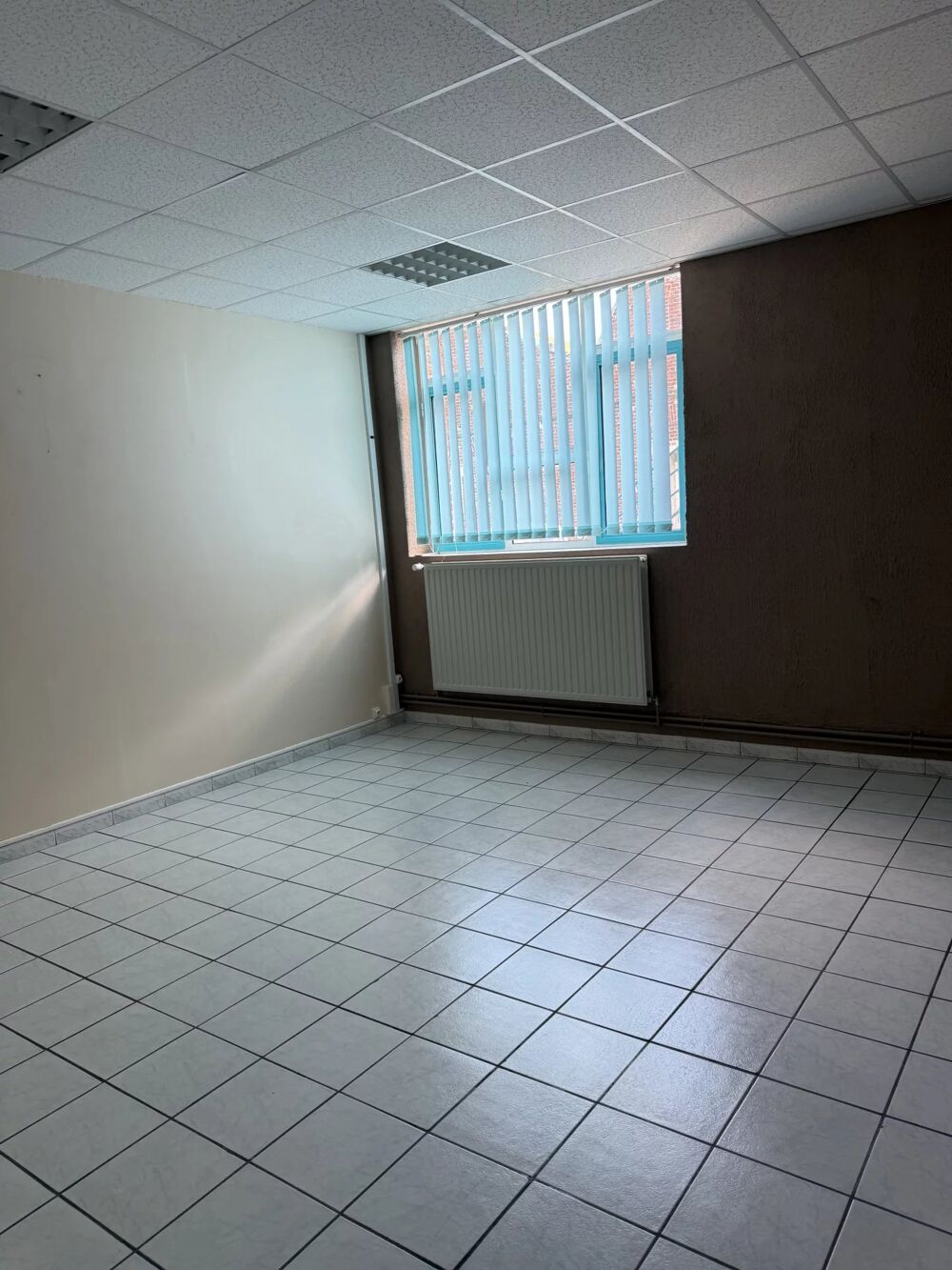   À LOUER : BUREAUX PROFESSIONNELS 126 m² + PARKING PRIVATIF ! Saint-quentin