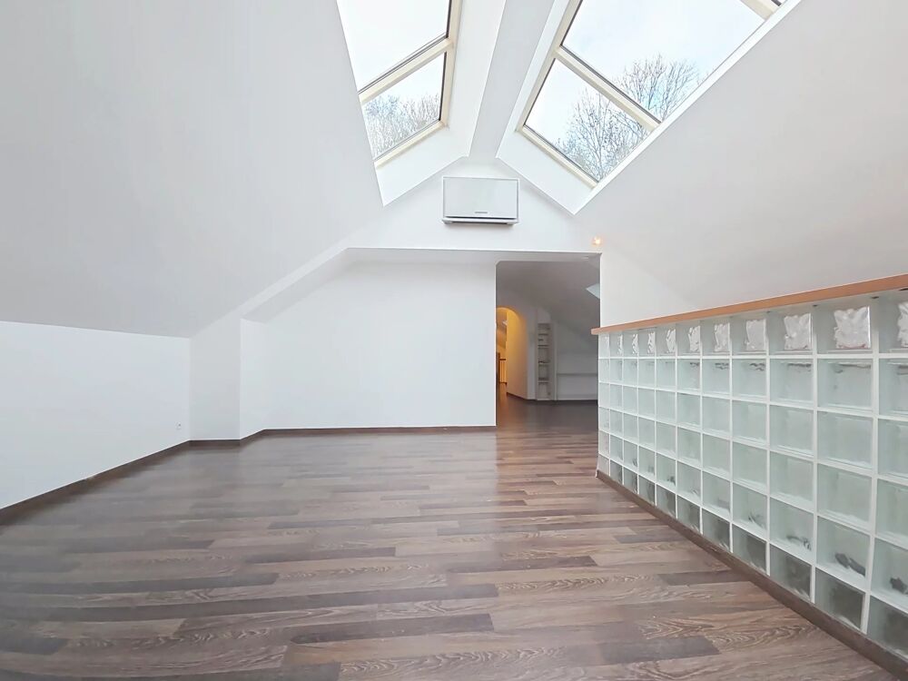 LAON  SUPERBE DUPLEX 145 m² AVEC TERRASSE PANORAMIQUE, PARKINGS