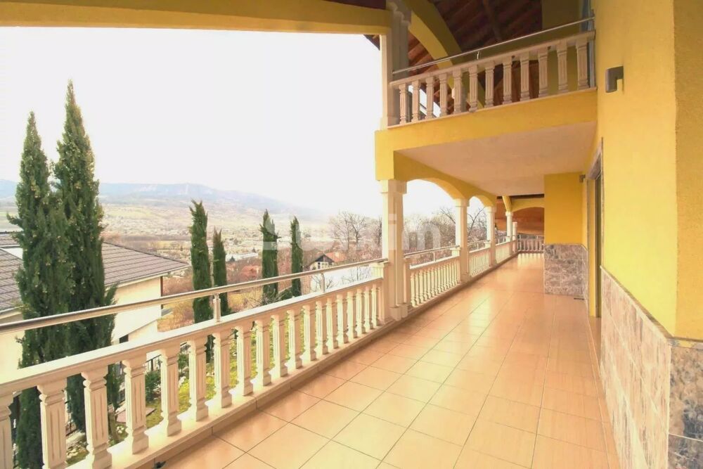 EXCLUSIVITÉ  Grande Propriété de 366 m²  Aux Portes de Genève
