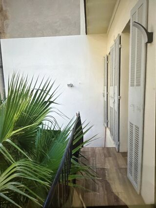  Immeuble à vendre 15 + pièces 706 m²