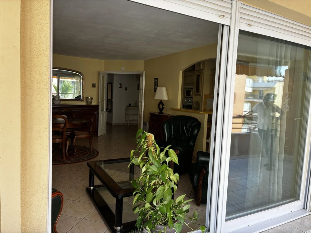 Vente Appartement SAINT-RAPHAËL  SPACIEUX 4 PIÈCES, TERRASSE ET GRAND GARAGE Saint-raphaël