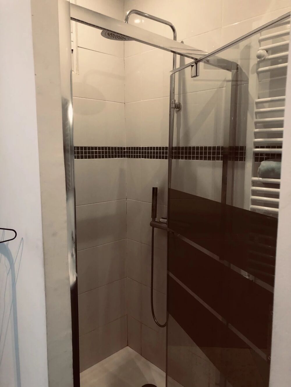 Location Appartement Chambre avec accès piscine sur le jardin Nice