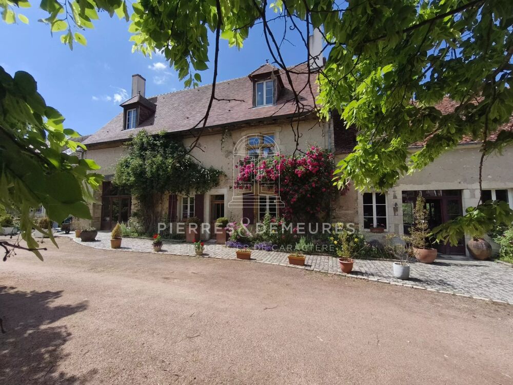 Vente Maison Maison du XVème siècle avec piscine dépendances sur parc de 5330 Givardon