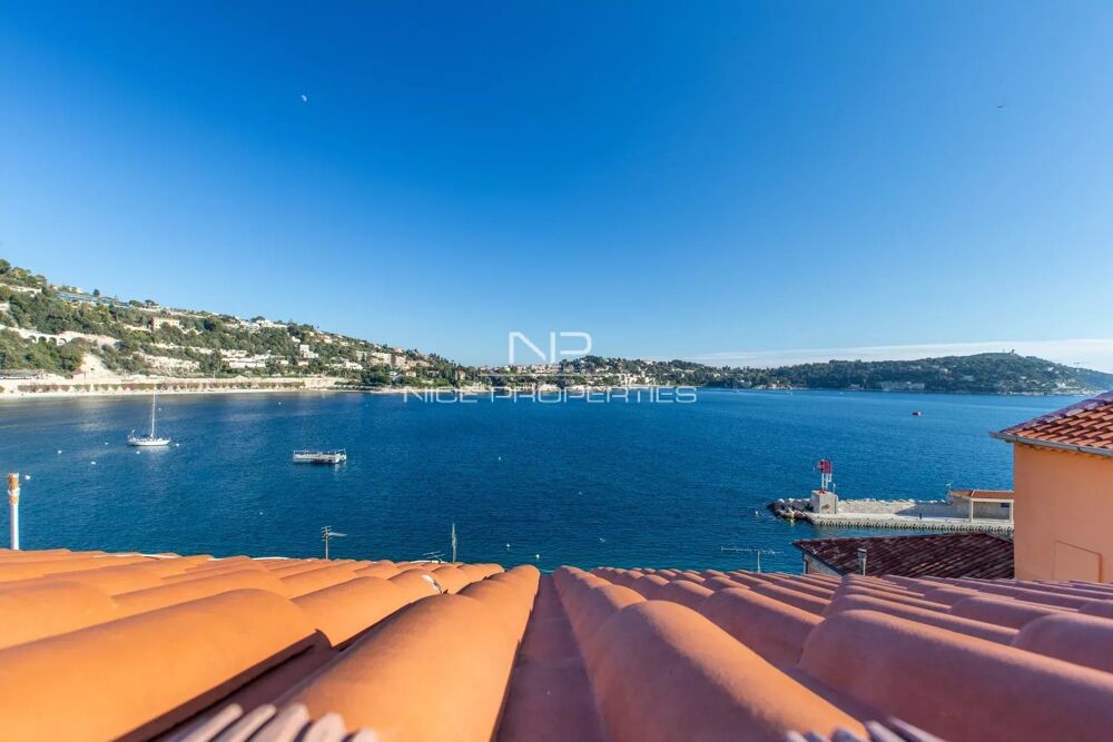 Coeur de Villefranche-sur-Mer, bel appartement style loft avec v