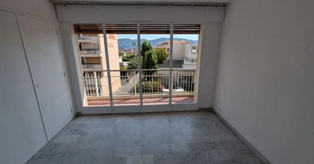 Location Appartement Trois pièces de 80m² avec cave, terrasse et deux balcons Cannes