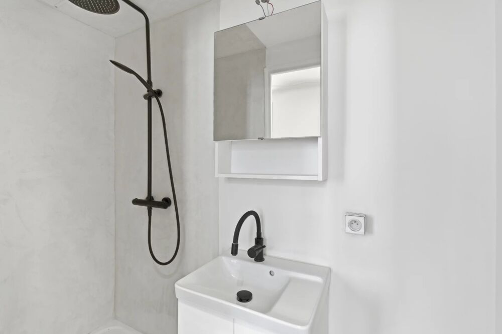 Vente Appartement Studio rénové Centre ancien - Place du Forum Arles
