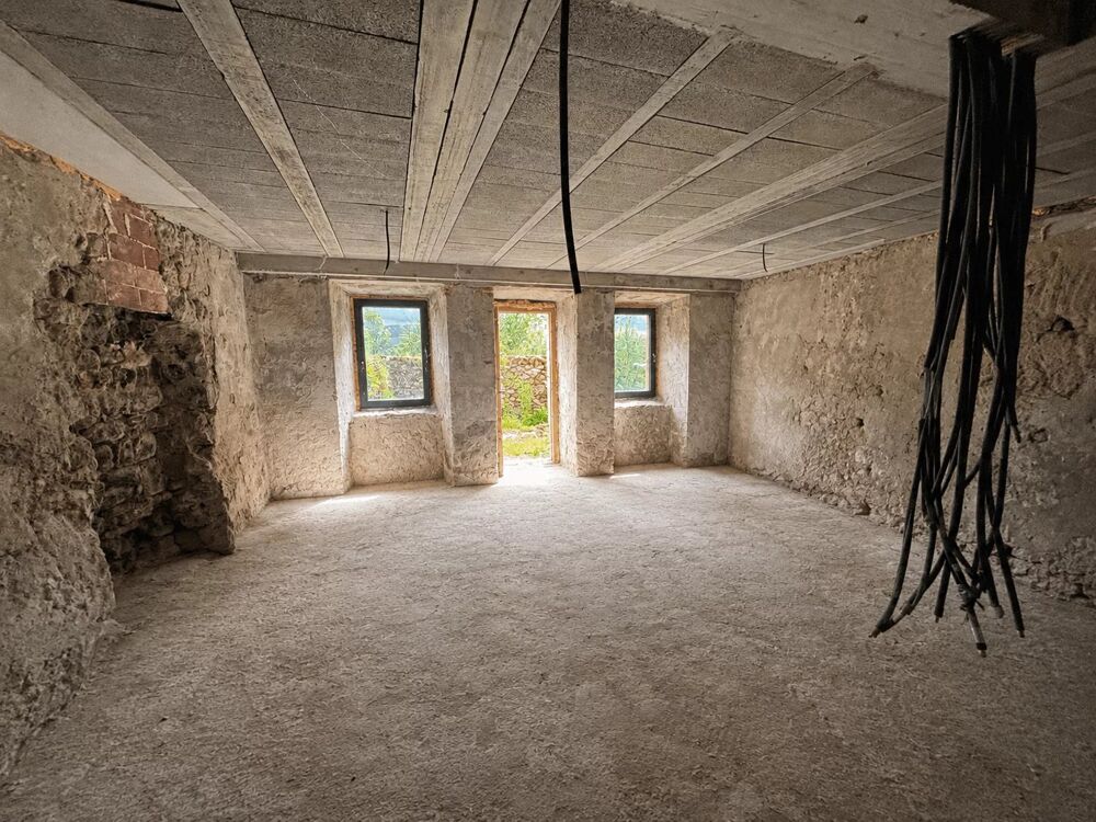 EXCLUSIVITÉ - PLATEAU À AMÉNAGER AVEC EXTÉRIEUR