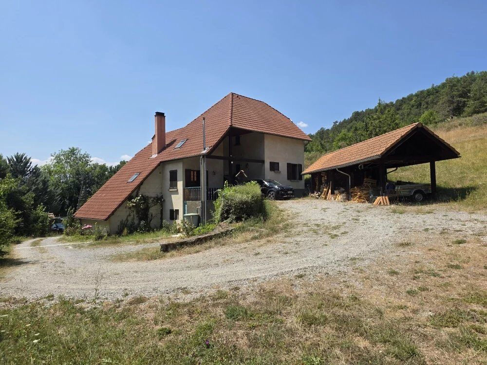 MAISON 230M² + GARAGE SUR 3Ha TERRAIN