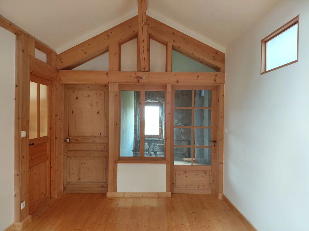 Vente Maison LA PESSE : Ancienne école réhabilitée, pleine de cachet La pesse