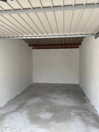  Parking / Garage à louer 15 m²