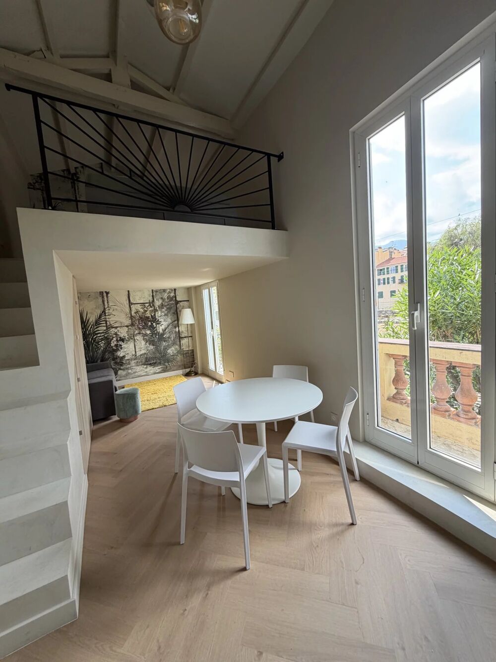 Location Appartement Deux pièces avec deux balcons Menton