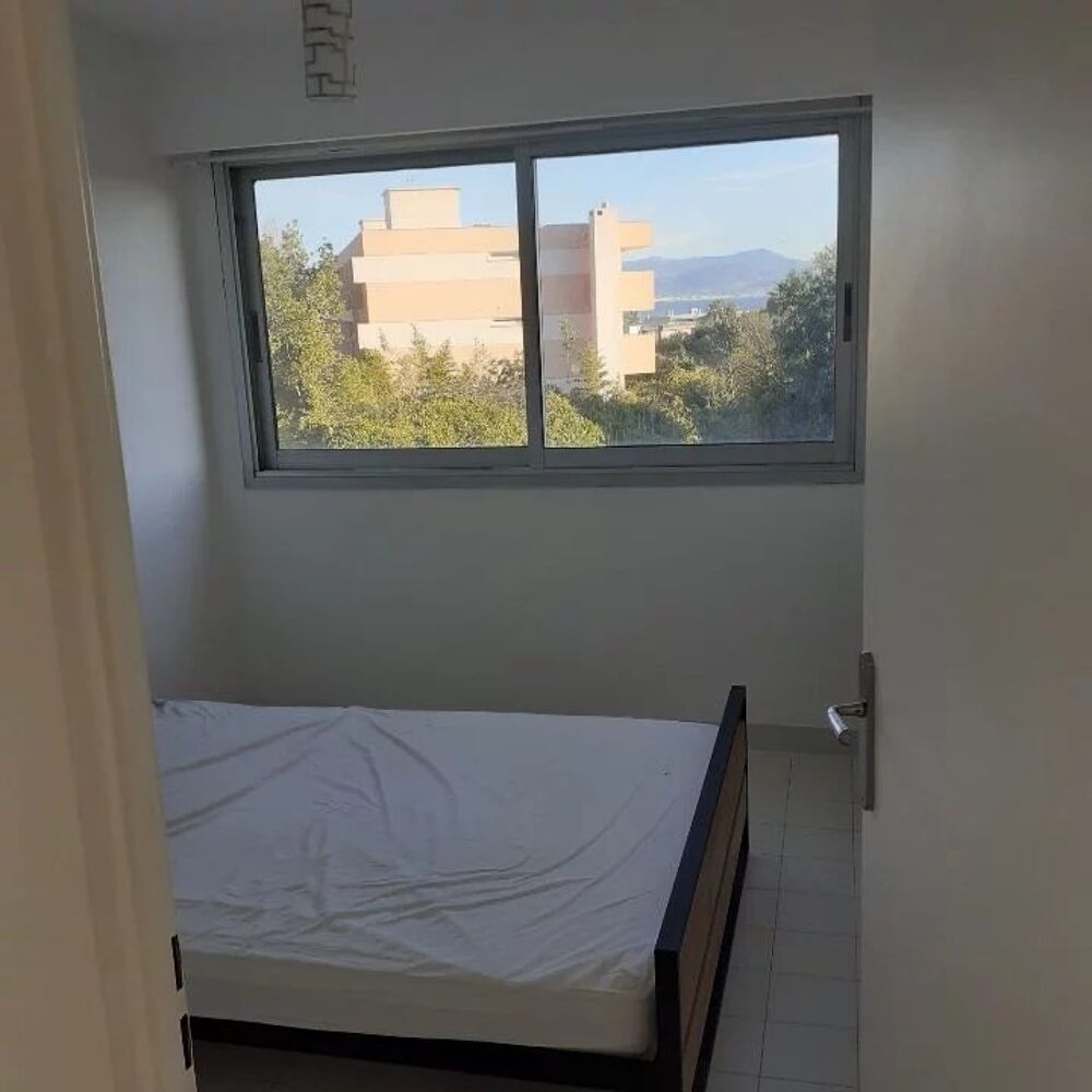 Location Appartement Deux pièces de 45m² avec terrasse et parking Antibes