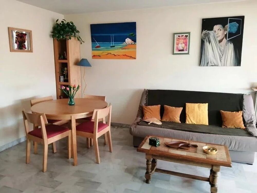 Location Appartement Deux pièces de 53m²  À 30 mètres de la mer avec balcon et parkin Cagnes-sur-mer