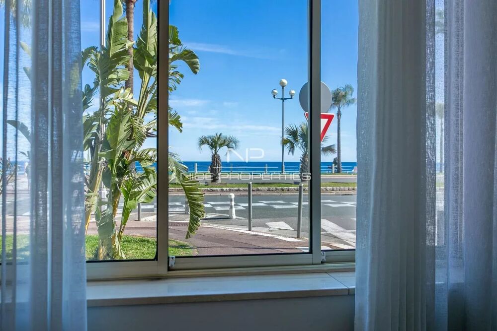SUPERBE APPARTEMENT EN REZ DE CHAUSSEE SUR LA PROMENADE DES ANGL