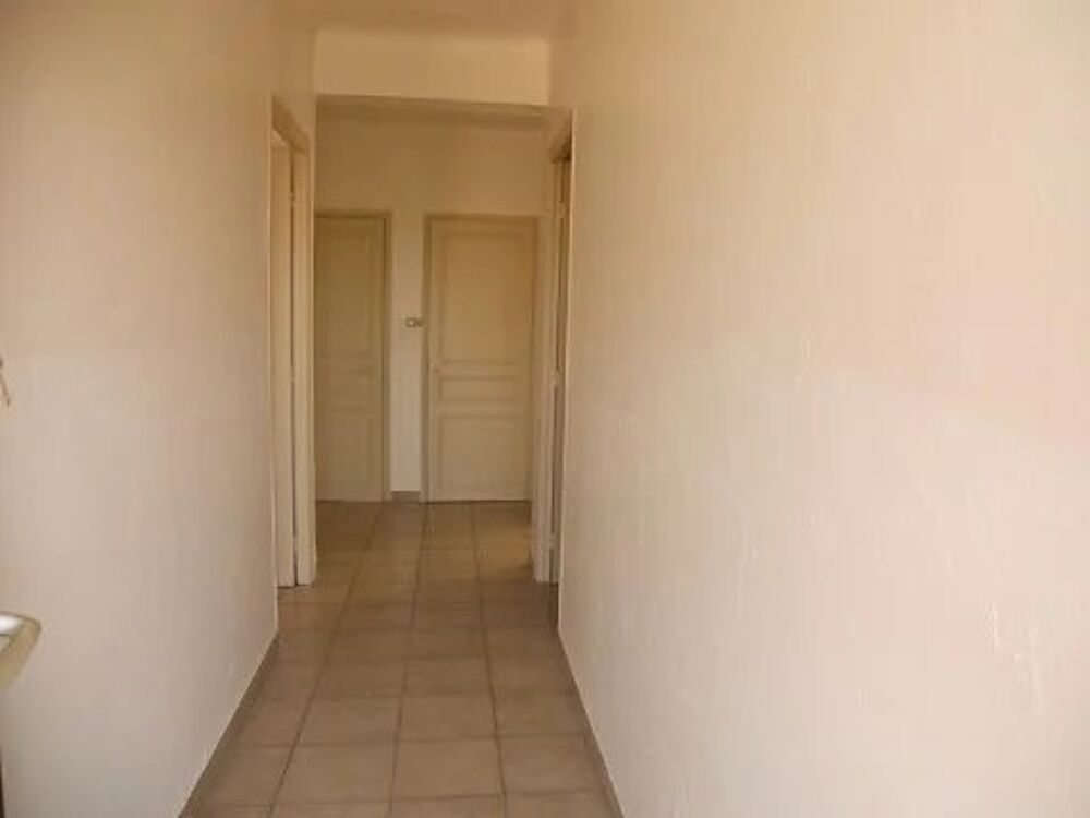 Location Appartement Trois pièces de 90m² avec balcon et deux places de parking dans Nice
