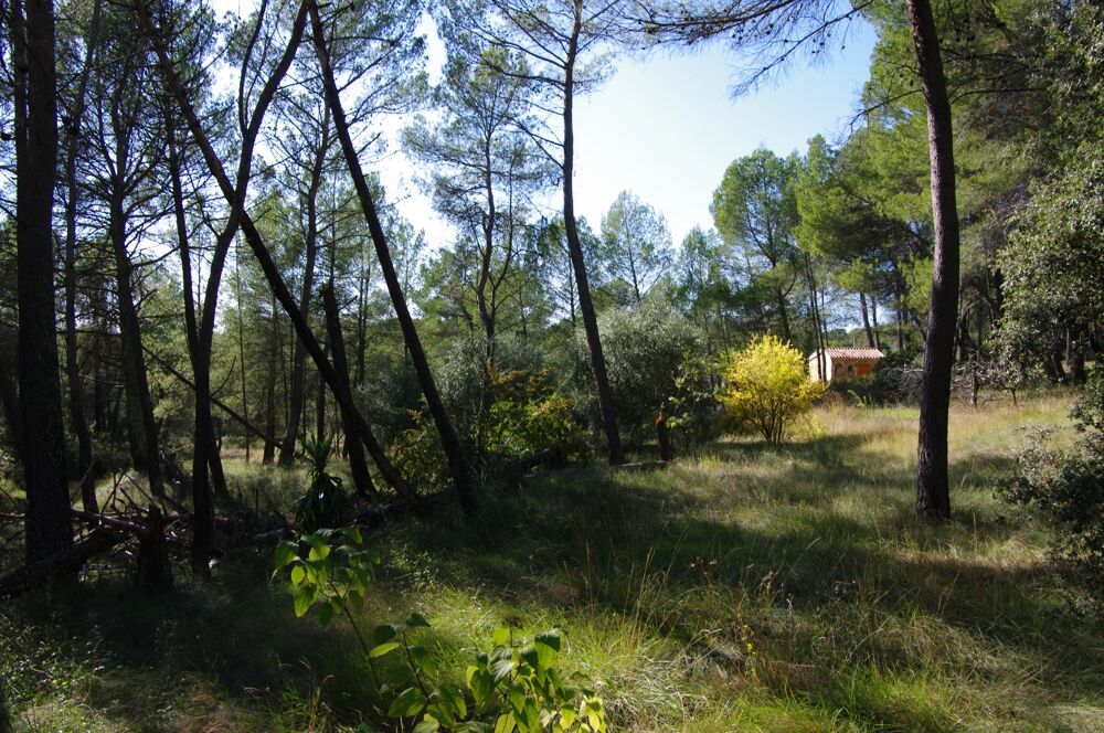 VILLECROZE- MAISON T6- 4 CHAMBRES- PISCINE-GARAGES-SOUS-SOL-TERR