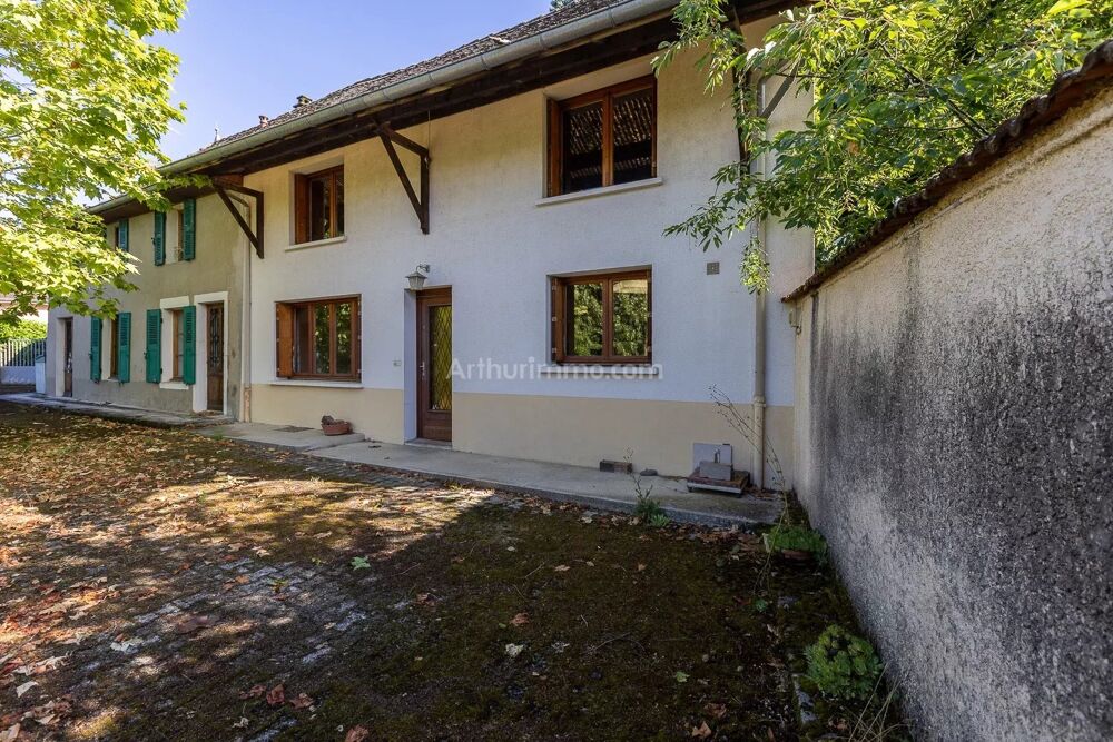 Deux maisons mitoyennes sur grand terrain