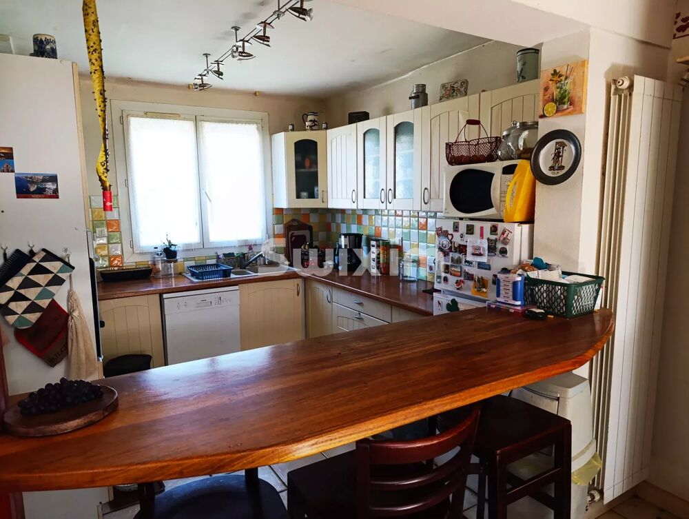 Maison à Lavelanet, située dans un quartier calme et recherché.
