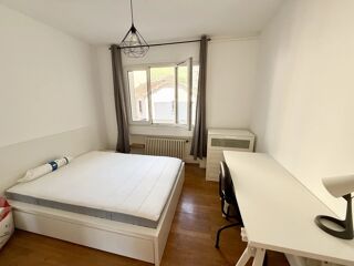  Appartement à louer 4 pièces 90 m²