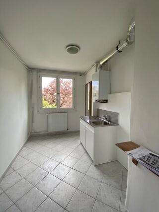  Appartement à louer 3 pièces 55 m²