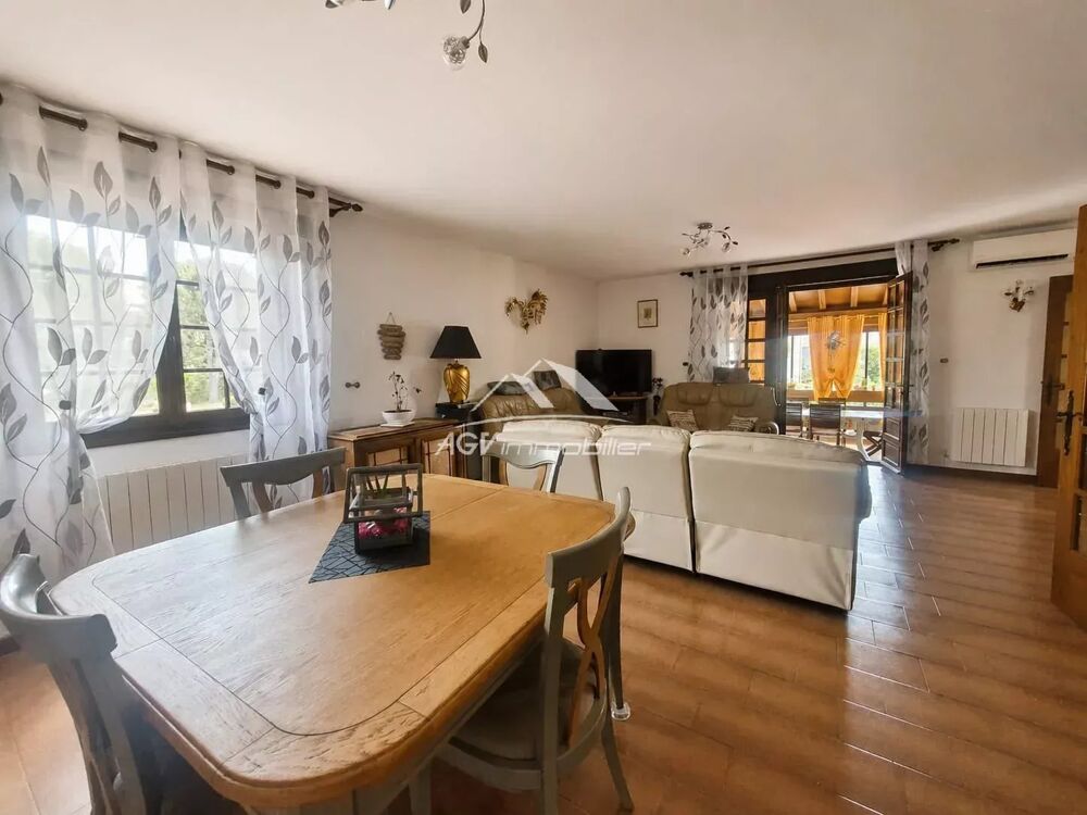 A Rousson, maison d'environ 161 m² avec piscine