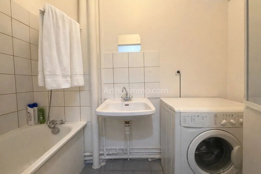 Studio 30 m² vendu loué  Idéal investisseur, faibles charges et