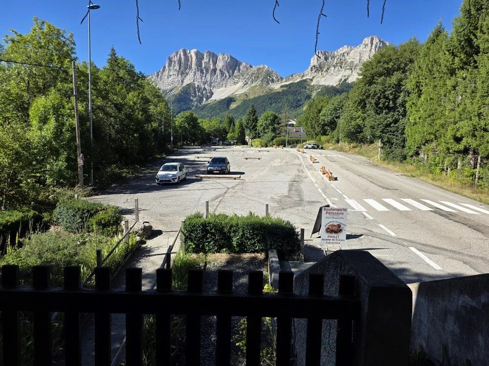 Vente Immeuble FONDS DE COMMERCE + MURS A VENDRE Gresse-en-vercors
