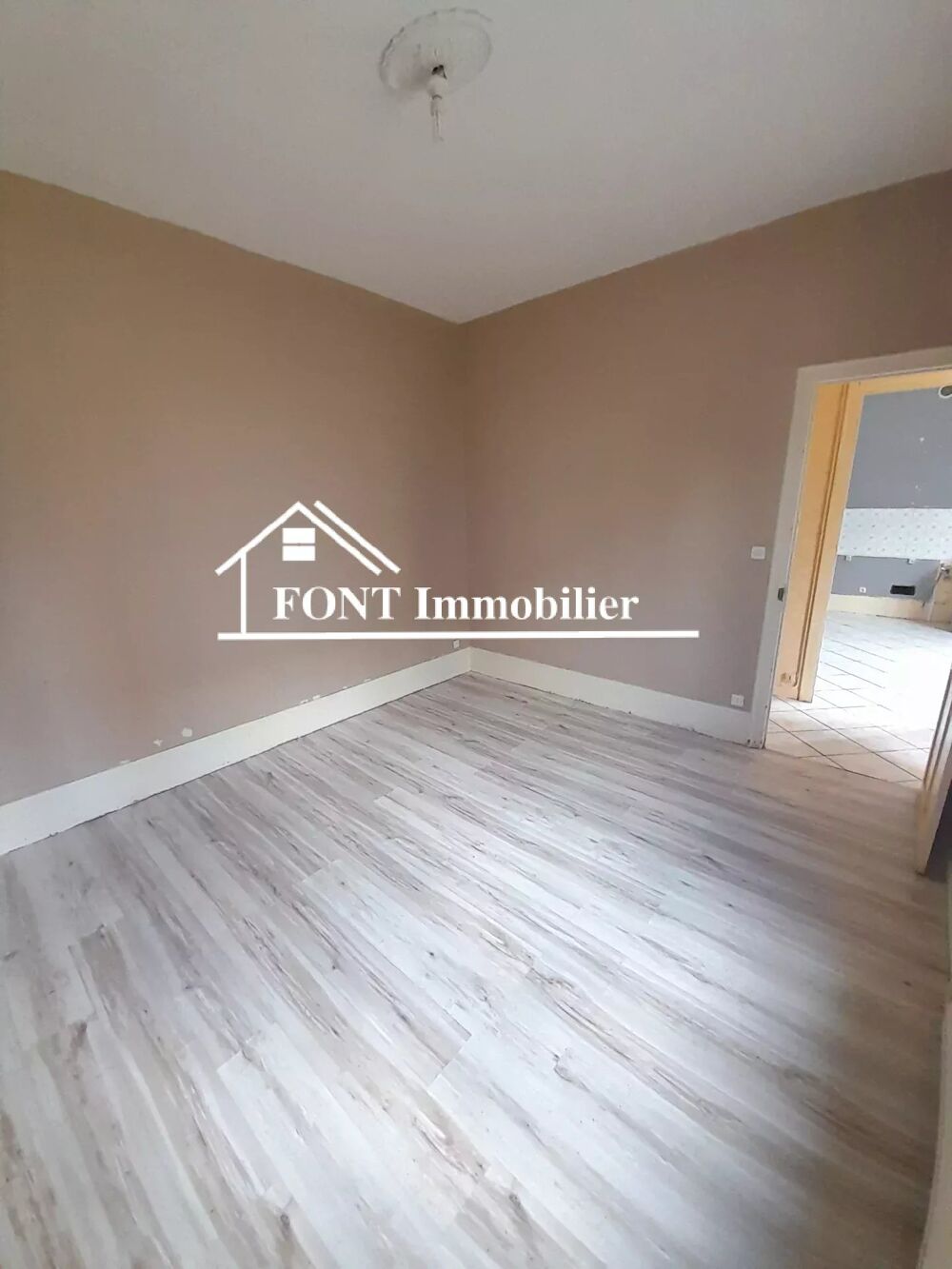 Vente Maison SAINT-CHAMOND, MAISON SUR  BEAU TERRAIN PLAT Saint-chamond
