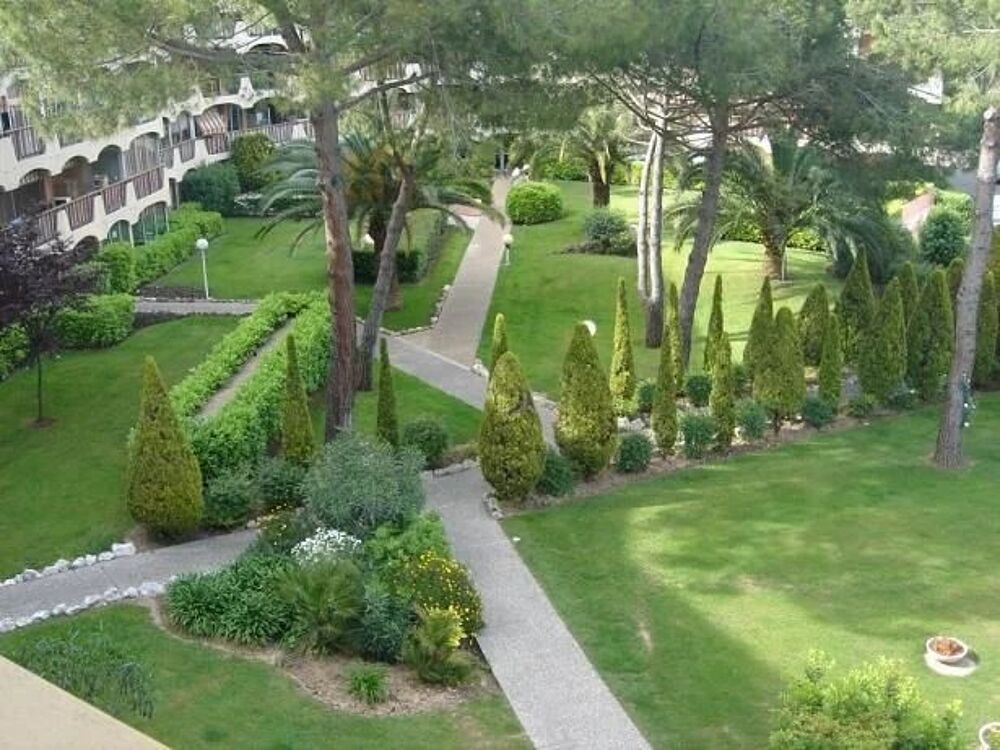 Studio avec terrasse, piscine et parking