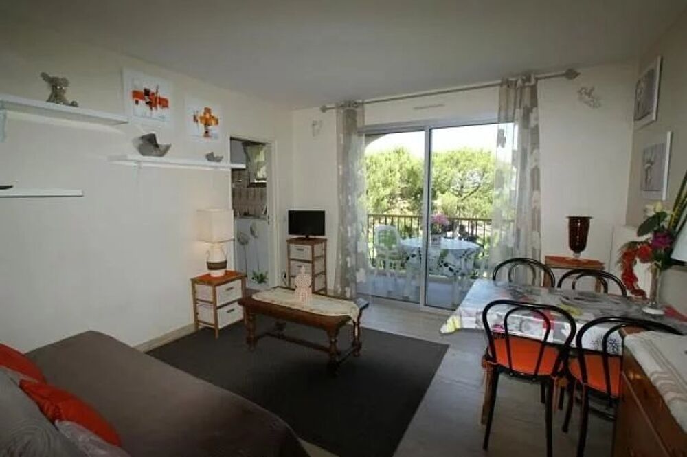 Studio avec terrasse, piscine et parking