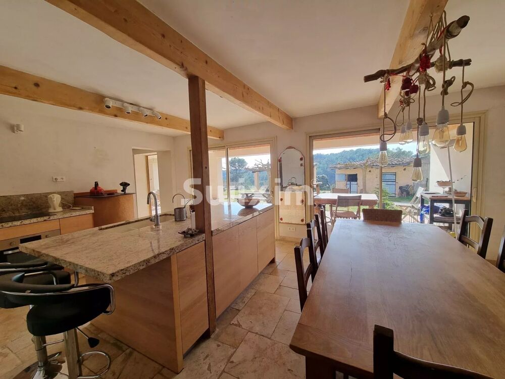 Propriété de caractère avec vue panoramique  1,5 ha  calme abs