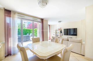 Vente Appartement À vendre – Superbe T4 de 78 m² avec terrasse de 70 m² – Villeurb Villeurbanne
