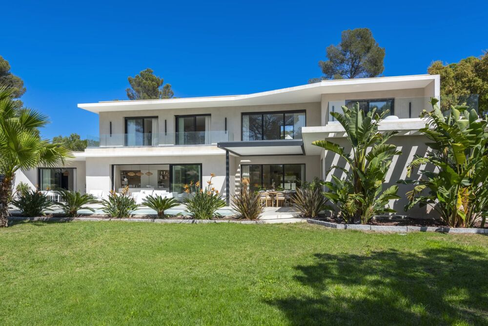 Vente Villa VILLA CONTEMPORAINE 230 M² - BOULOURIS, À 900 M DES PLAGES. Saint-raphaël