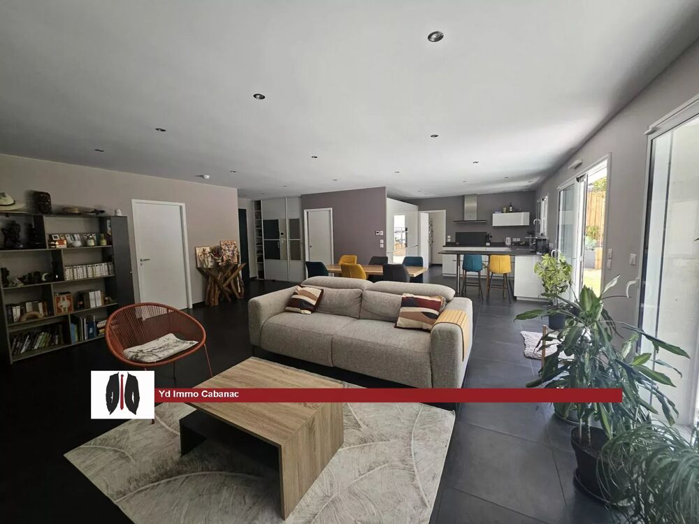 Maison contemporaine avec piscine et dépendance