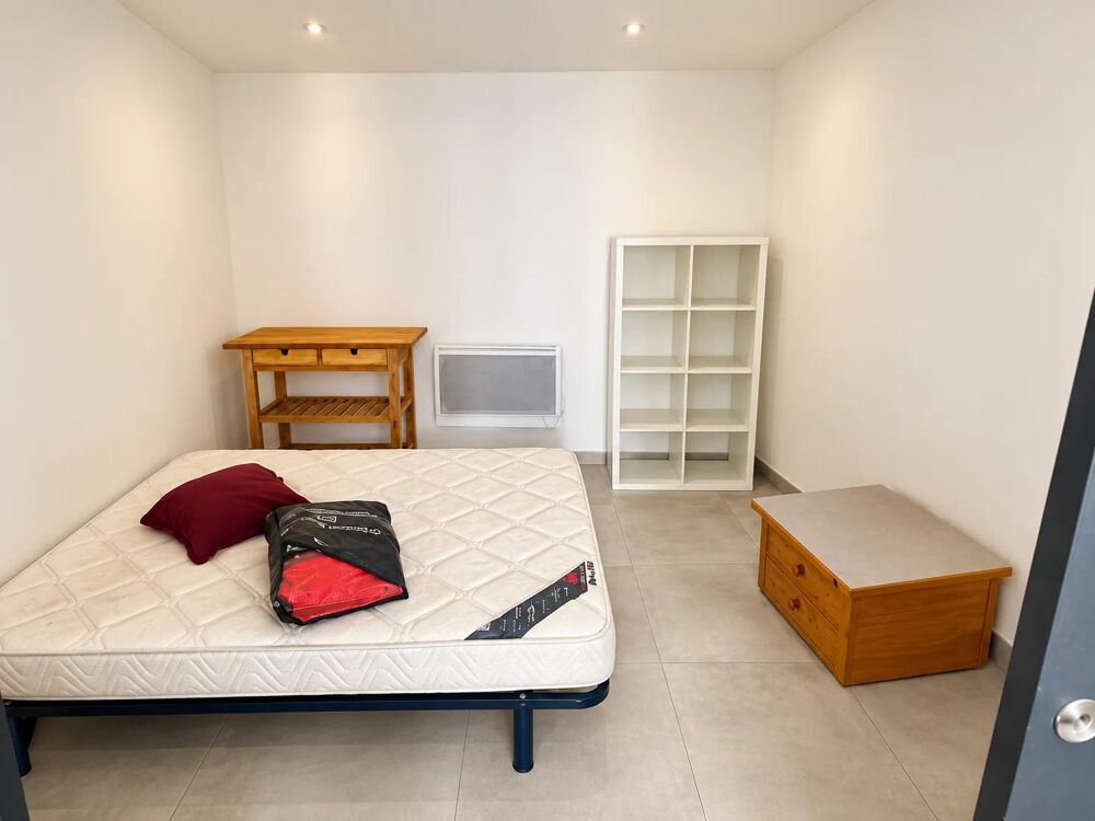 Location Appartement Centre village, tres calme, Type1 meublée. Poussan
