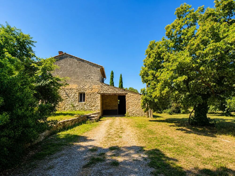 PERNES-LES-FONTAINES  PROPRIÉTÉ DE CARACTÈRE AVEC DEUX HABITATI