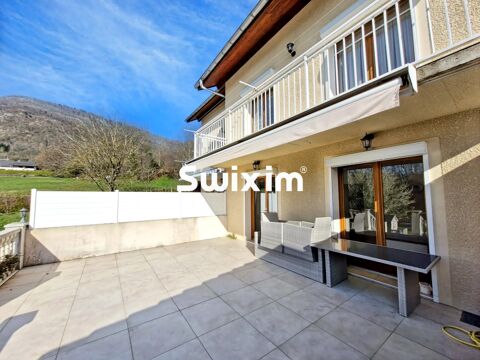   Maison mitoyenne de 243 m² au sol dont 156 m² Carrez Maison - 7 pièce(s) - 156 m²