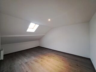 Appartement à louer 4 pièces 79 m²