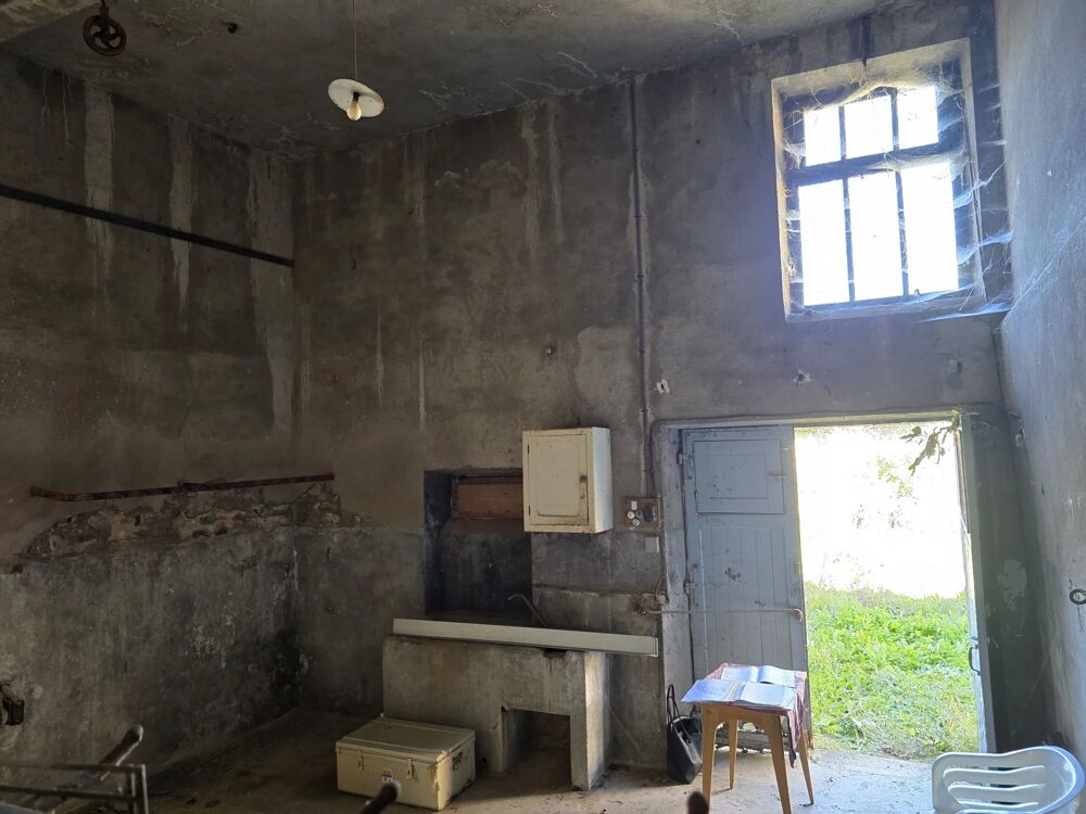 ENSEMBLE IMMOBILIER EN PIERRES A RENOVER