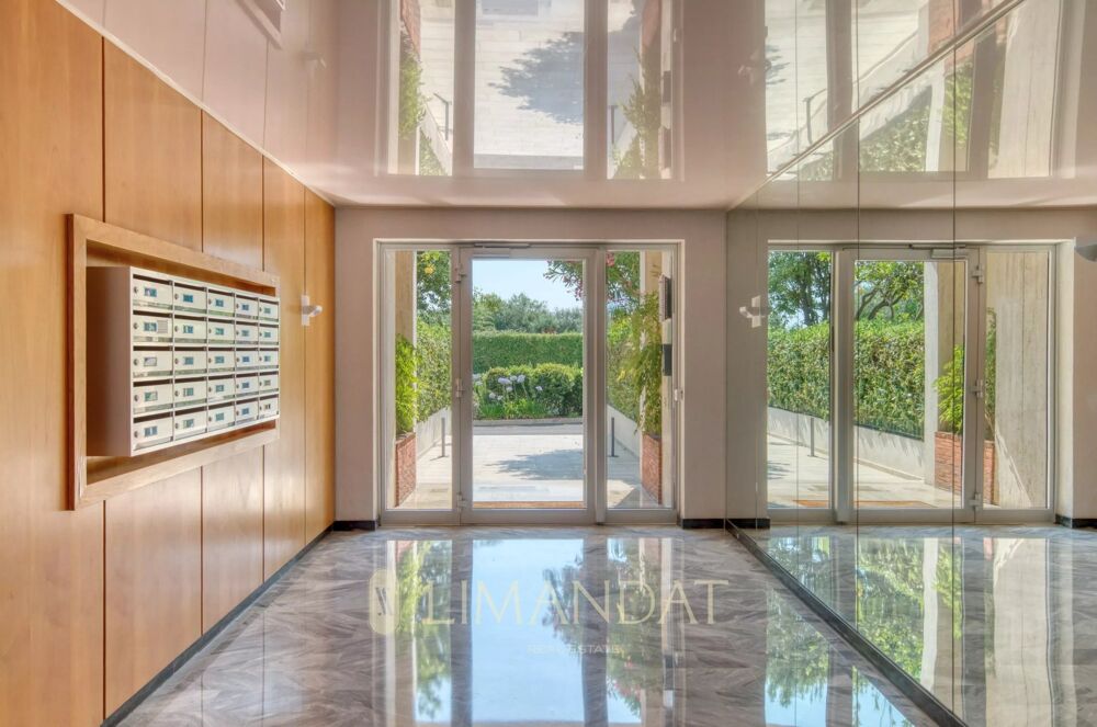 à vendre  Appartement Roquebrune-Cap-Martin (06190)