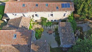  Maison  vendre 15 + pices 501 m