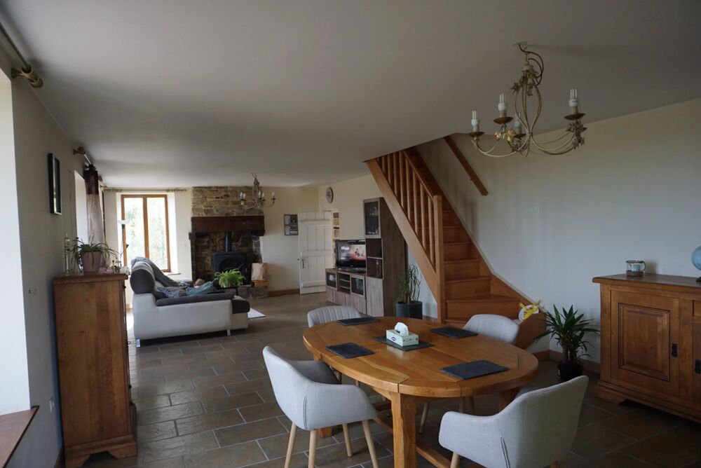 NOYAL-PONTIVY Maison de campagne avec hangar sur une parcelle de