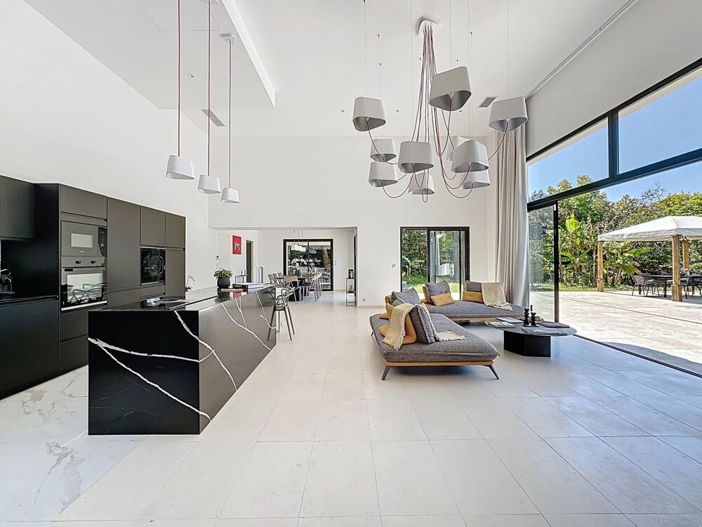 Villa CONTEMPORAINE de plain-pied à Roquefort-les-Pins, domaine