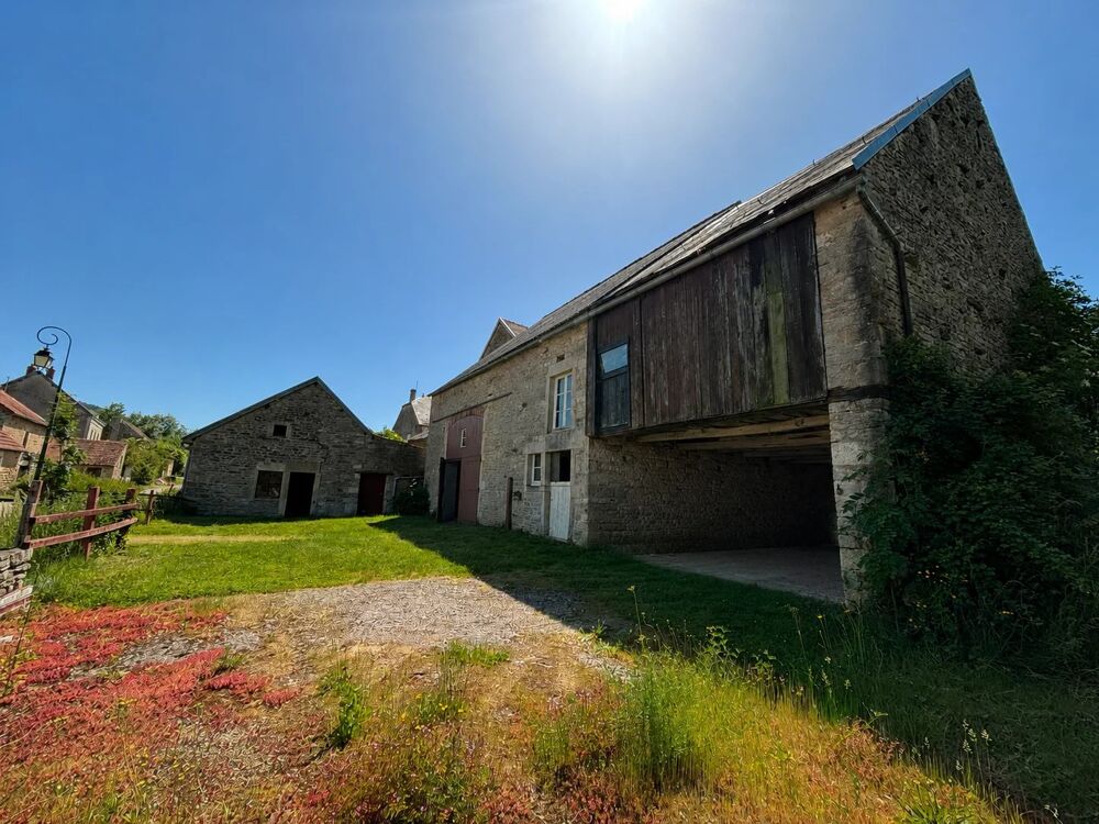 Vente Villa Grange en pierre à rénover Missery