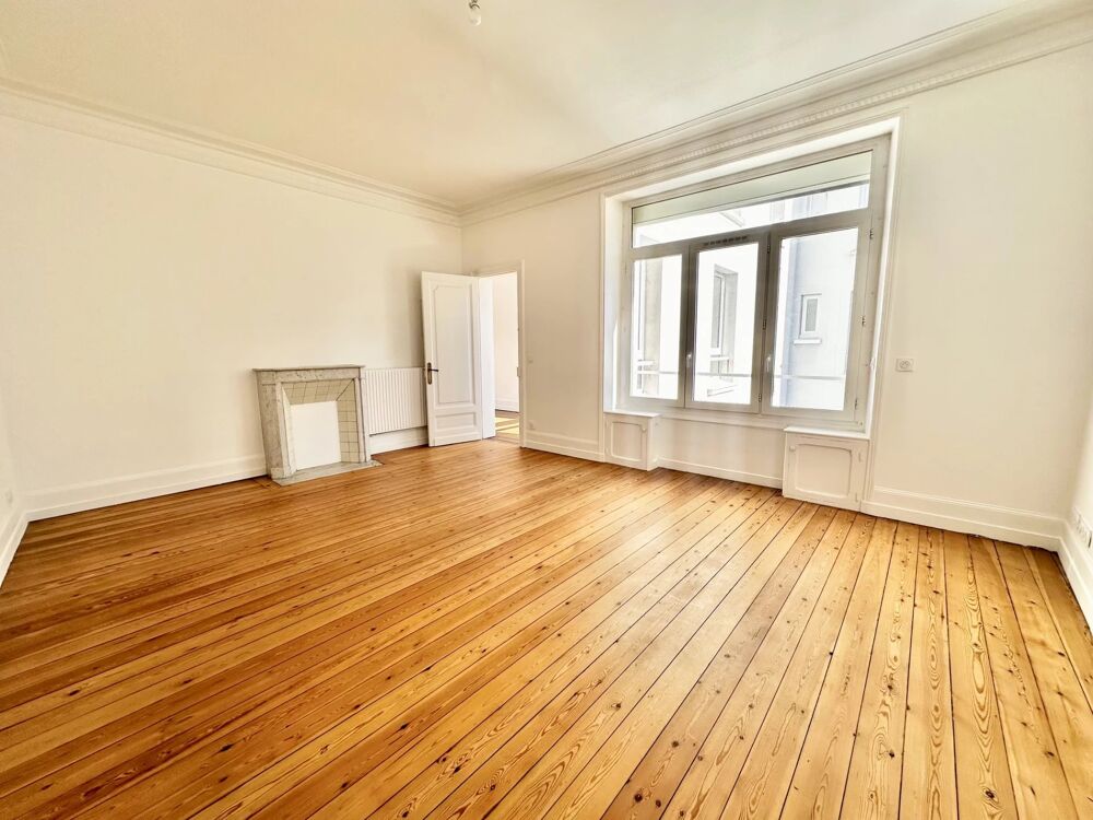 RARE À LA VENTE  Magnifique appartement haussmannien entièremen