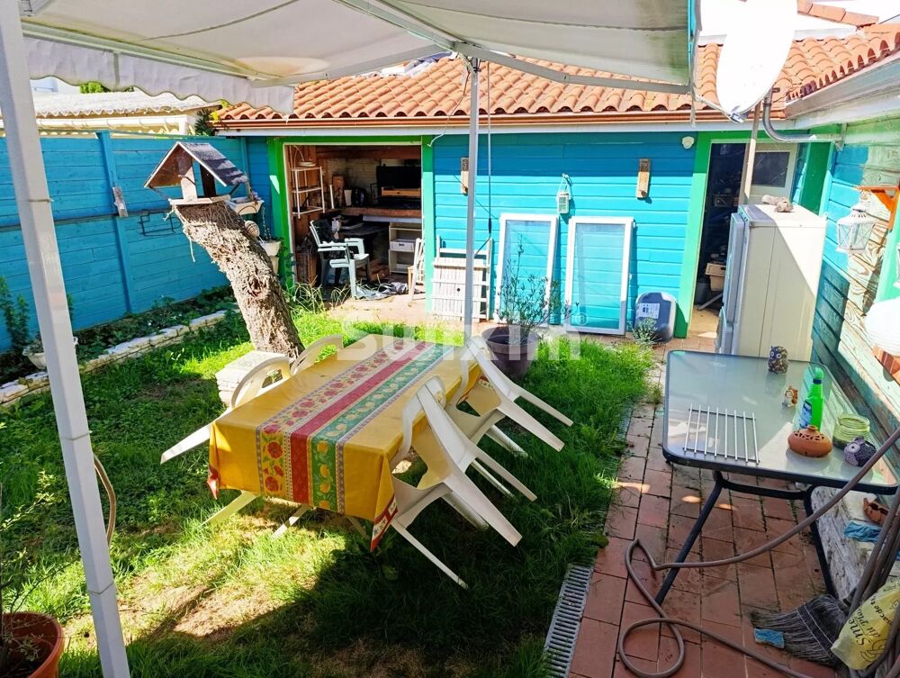 Maison à Lavelanet, située dans un quartier calme et recherché.