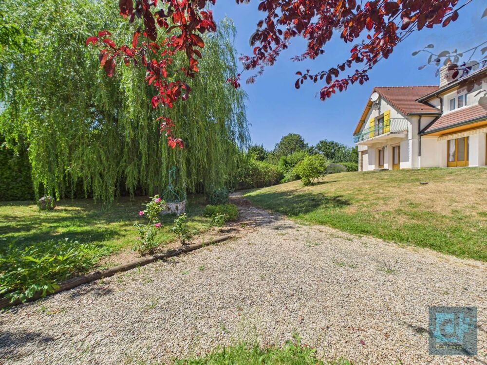 En exclusivité, élégance et caractère pour cette maison familial