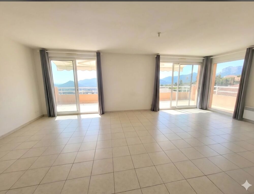 Superbe appartement 4 pièces vue mer à Mandelieu