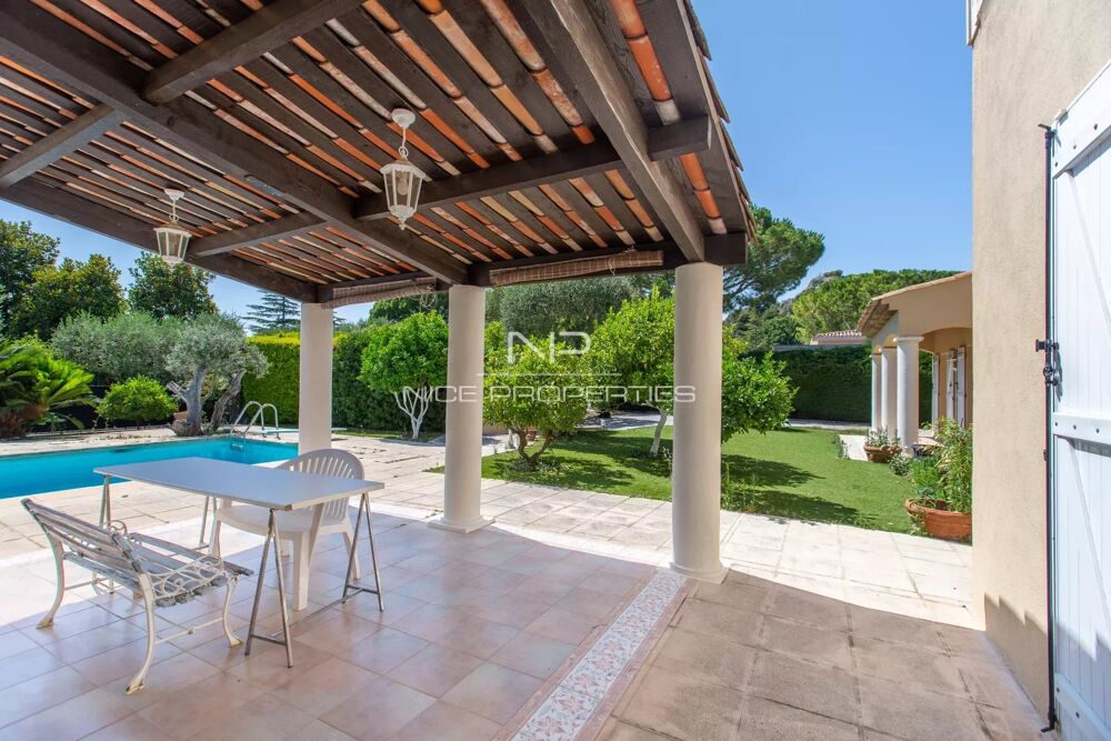 Domaine fermé du Castellet, superbe villa néo-provençale avec pi