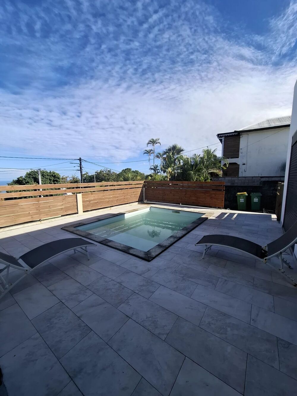 MAISON F4 MEUBLÉE + PISCINE ST PIERRE